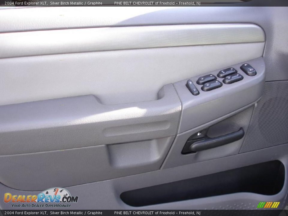 2004 Ford Explorer XLT Silver Birch Metallic / Graphite Photo #10