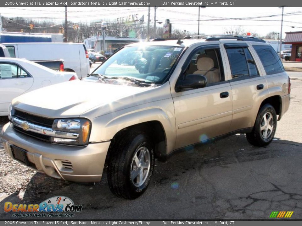 2006 Chevrolet TrailBlazer LS 4x4 Sandstone Metallic / Light Cashmere/Ebony Photo #1