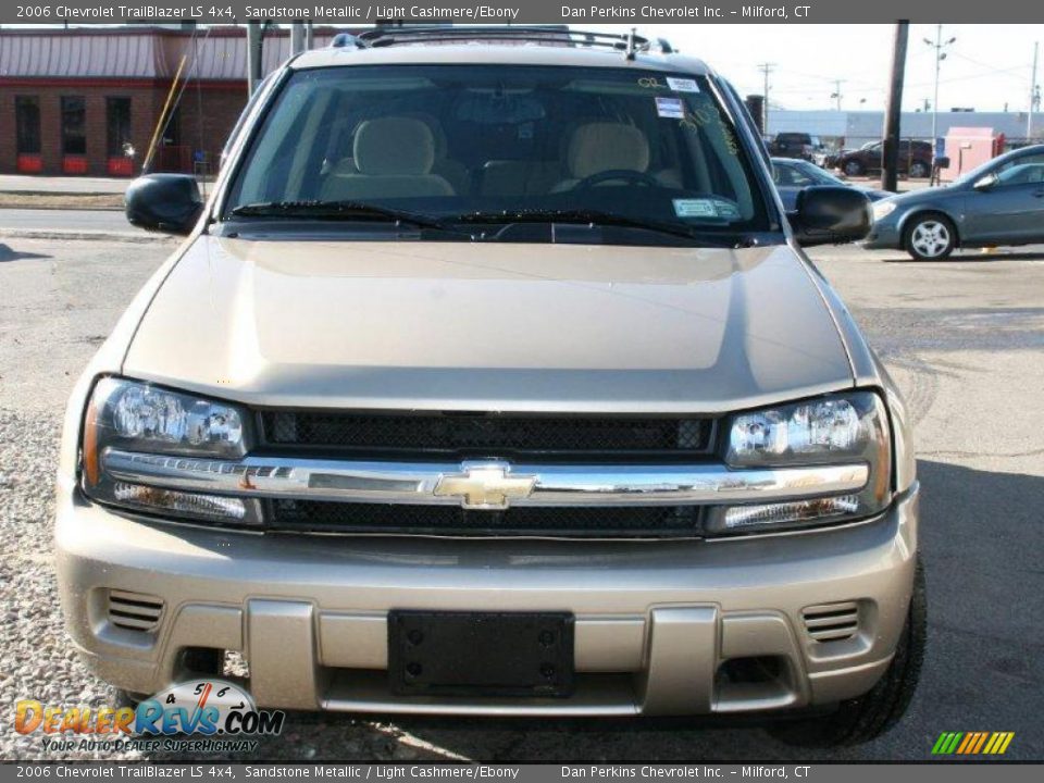 2006 Chevrolet TrailBlazer LS 4x4 Sandstone Metallic / Light Cashmere/Ebony Photo #2