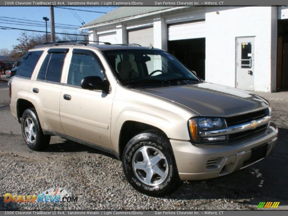2006 Chevrolet TrailBlazer LS 4x4 Sandstone Metallic / Light Cashmere/Ebony Photo #3