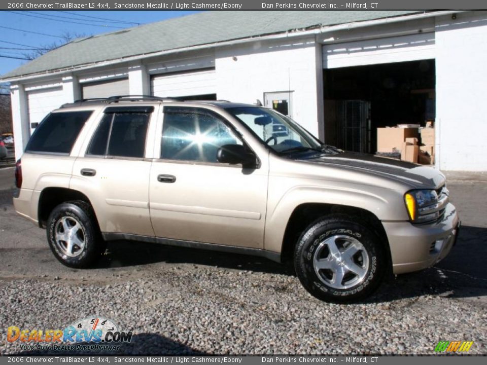 2006 Chevrolet TrailBlazer LS 4x4 Sandstone Metallic / Light Cashmere/Ebony Photo #4