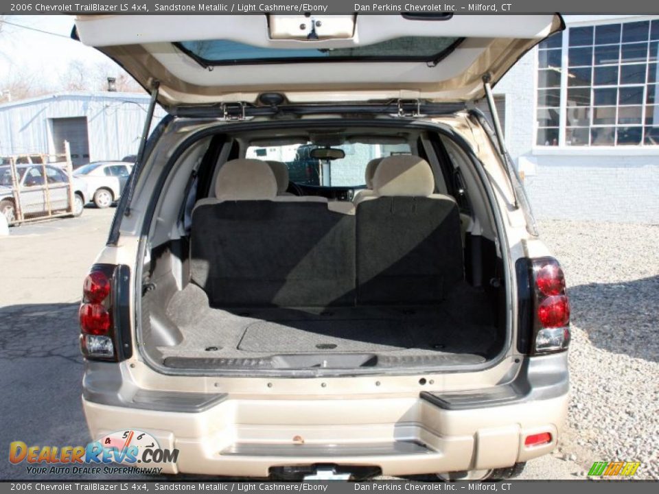 2006 Chevrolet TrailBlazer LS 4x4 Sandstone Metallic / Light Cashmere/Ebony Photo #7