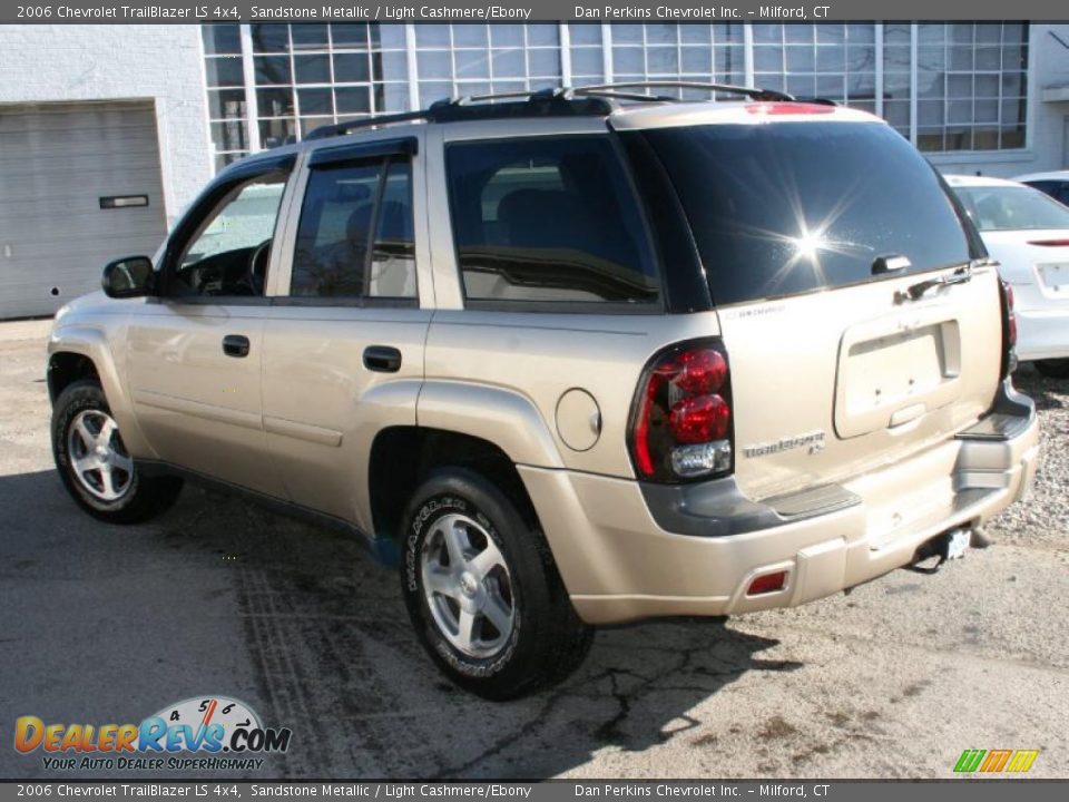 2006 Chevrolet TrailBlazer LS 4x4 Sandstone Metallic / Light Cashmere/Ebony Photo #8