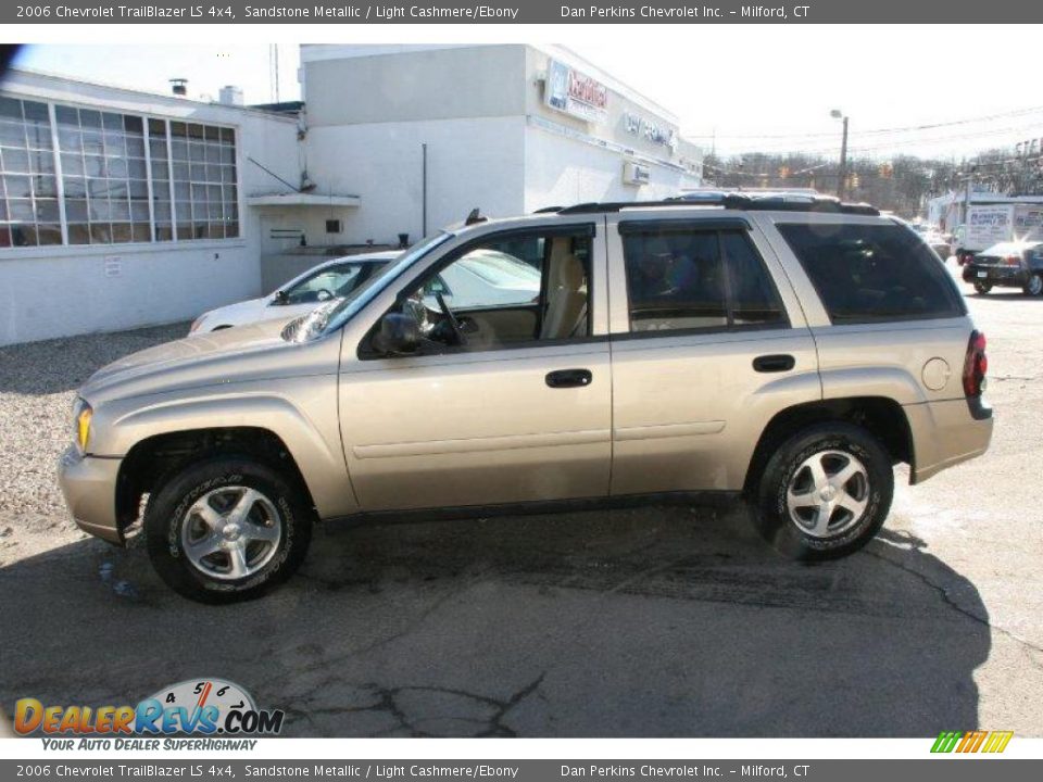 2006 Chevrolet TrailBlazer LS 4x4 Sandstone Metallic / Light Cashmere/Ebony Photo #9