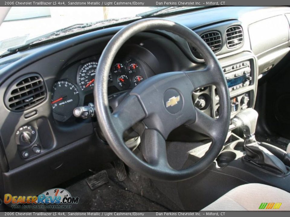 2006 Chevrolet TrailBlazer LS 4x4 Sandstone Metallic / Light Cashmere/Ebony Photo #11