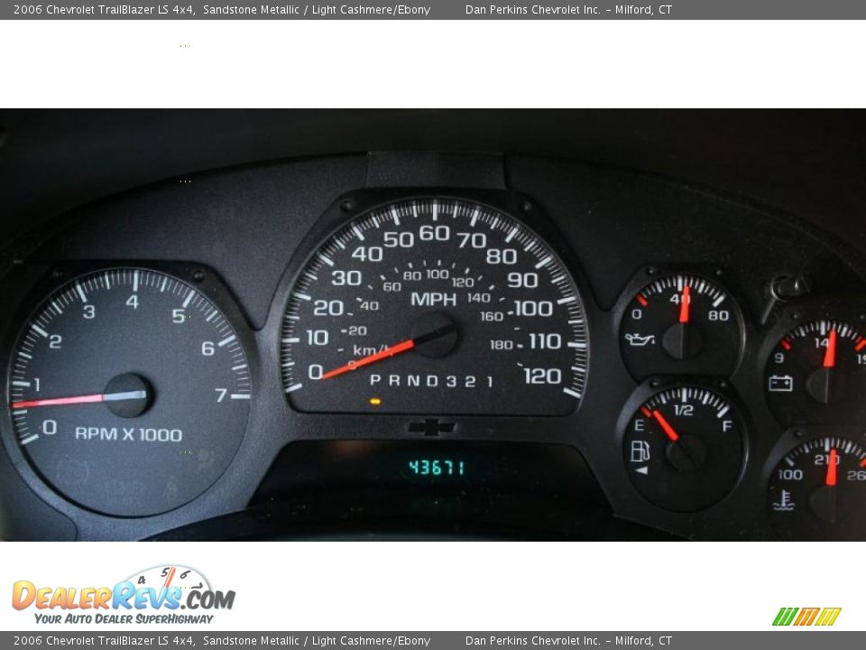 2006 Chevrolet TrailBlazer LS 4x4 Sandstone Metallic / Light Cashmere/Ebony Photo #13