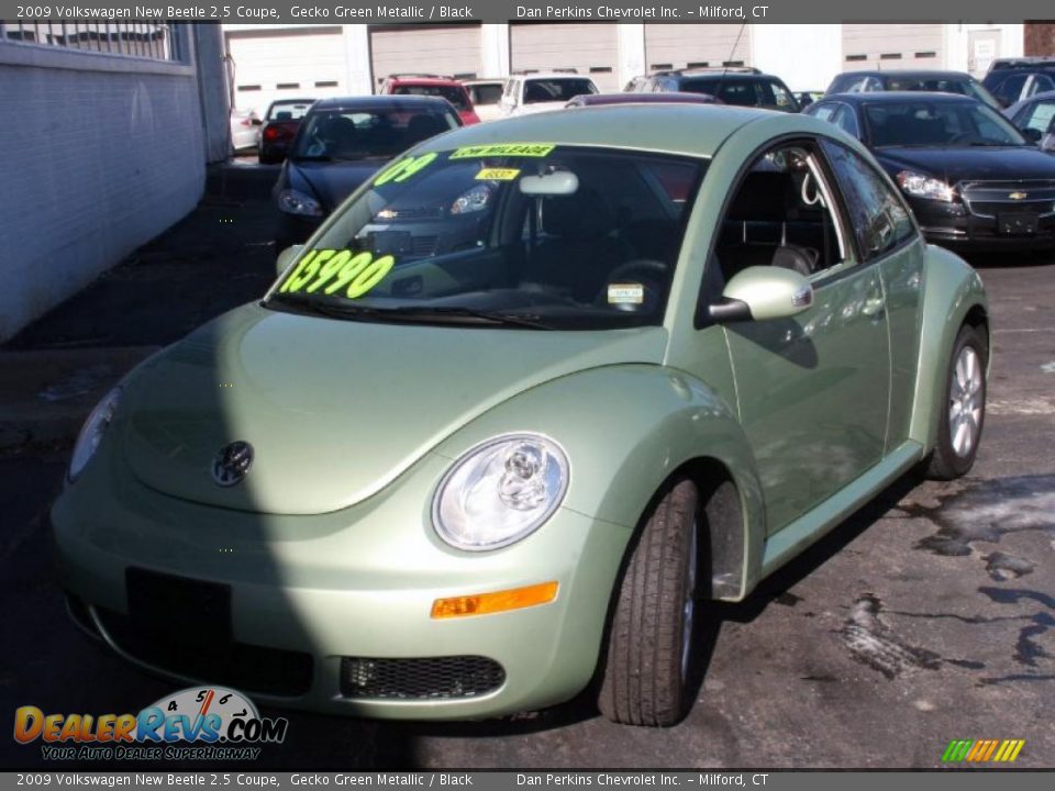 2009 Volkswagen New Beetle 2.5 Coupe Gecko Green Metallic / Black Photo #1