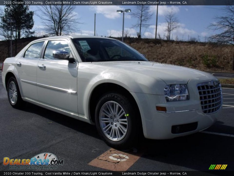 2010 Chrysler 300 Touring Cool Vanilla White / Dark Khaki/Light Graystone Photo #4