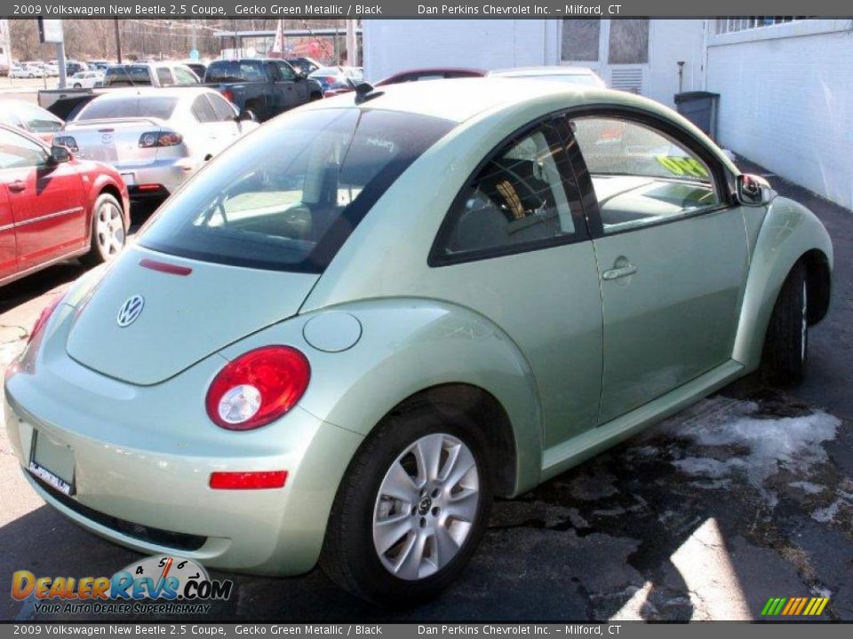 2009 Volkswagen New Beetle 2.5 Coupe Gecko Green Metallic / Black Photo #4