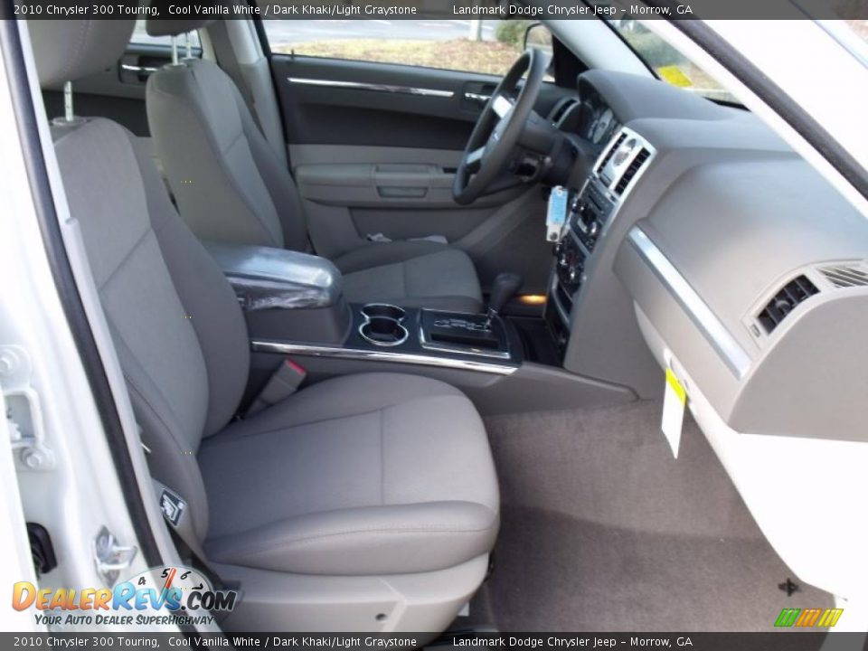 2010 Chrysler 300 Touring Cool Vanilla White / Dark Khaki/Light Graystone Photo #9