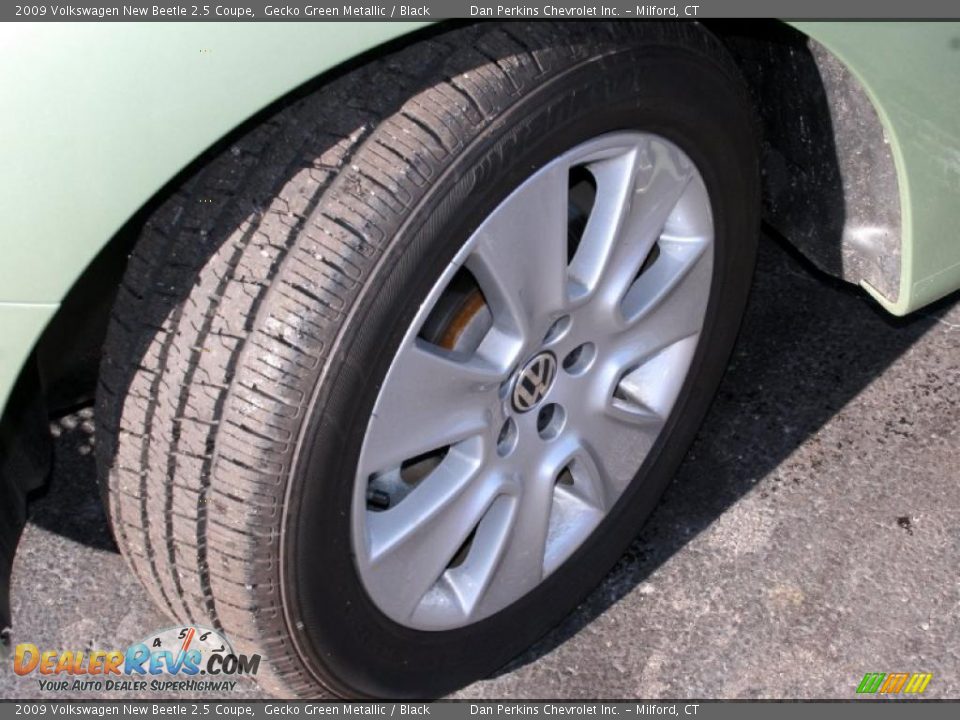 2009 Volkswagen New Beetle 2.5 Coupe Gecko Green Metallic / Black Photo #9