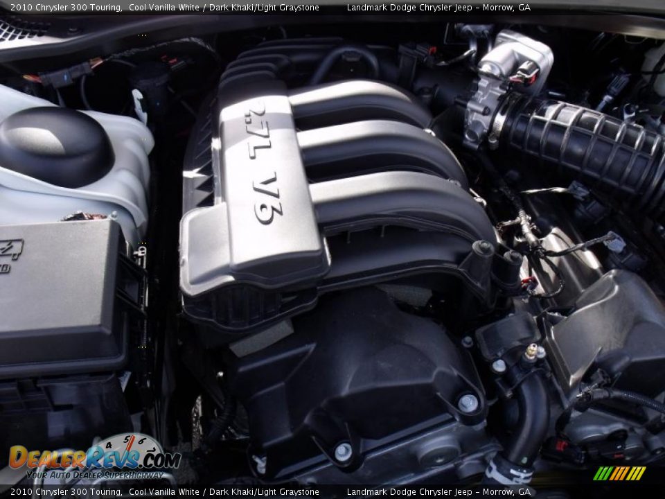 2010 Chrysler 300 Touring Cool Vanilla White / Dark Khaki/Light Graystone Photo #12
