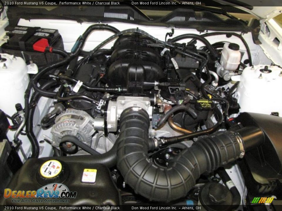2010 Ford Mustang V6 Coupe Performance White / Charcoal Black Photo #21