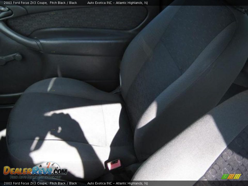 2003 Ford Focus ZX3 Coupe Pitch Black / Black Photo #12