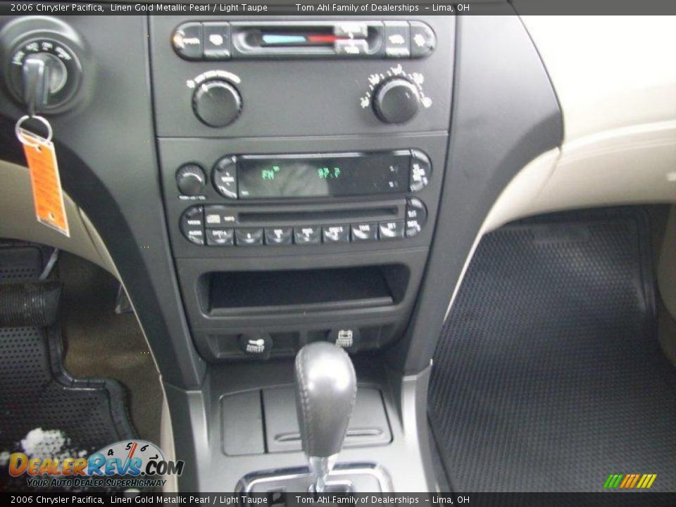 2006 Chrysler Pacifica Linen Gold Metallic Pearl / Light Taupe Photo #10