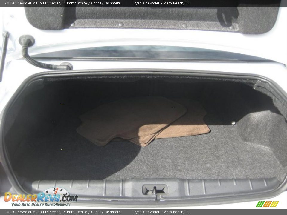 2009 Chevrolet Malibu LS Sedan Summit White / Cocoa/Cashmere Photo #24