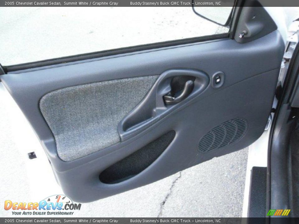 2005 Chevrolet Cavalier Sedan Summit White / Graphite Gray Photo #7