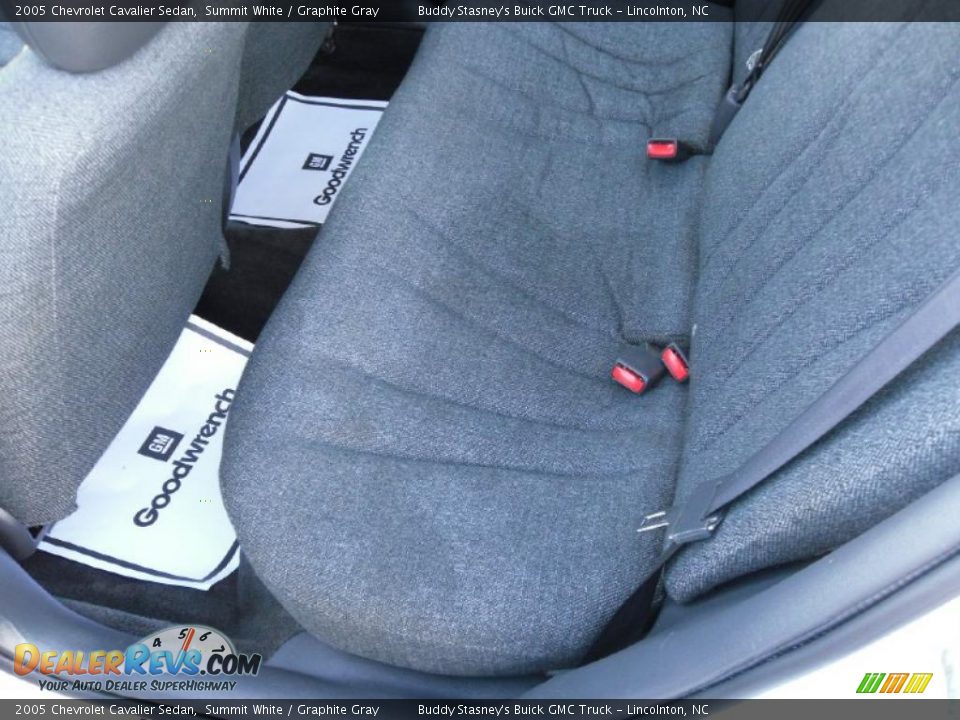 2005 Chevrolet Cavalier Sedan Summit White / Graphite Gray Photo #10