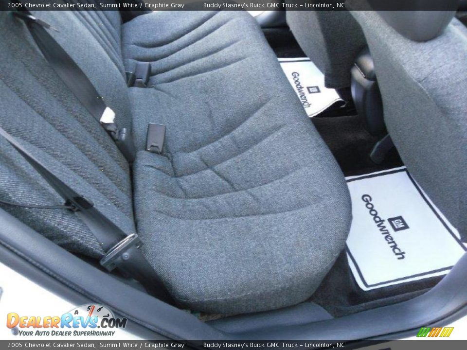 2005 Chevrolet Cavalier Sedan Summit White / Graphite Gray Photo #12