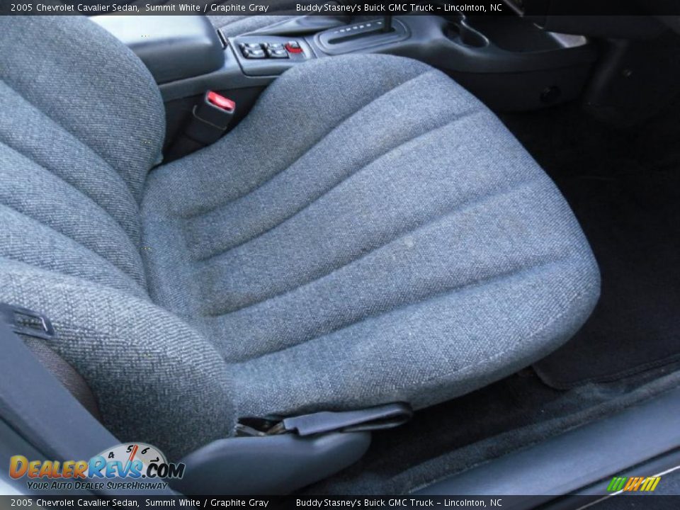 2005 Chevrolet Cavalier Sedan Summit White / Graphite Gray Photo #13