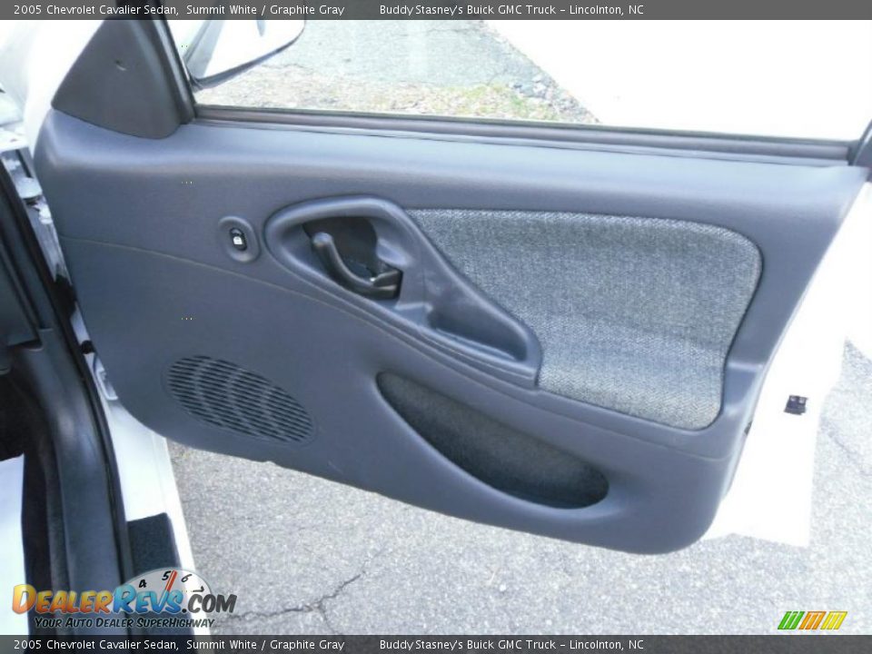 2005 Chevrolet Cavalier Sedan Summit White / Graphite Gray Photo #15
