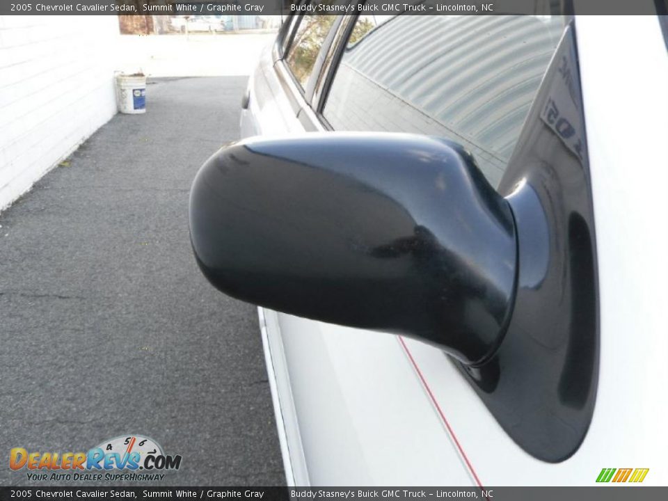 2005 Chevrolet Cavalier Sedan Summit White / Graphite Gray Photo #17