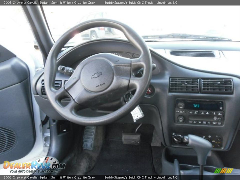 2005 Chevrolet Cavalier Sedan Summit White / Graphite Gray Photo #20