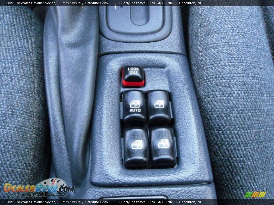 2005 Chevrolet Cavalier Sedan Summit White / Graphite Gray Photo #22