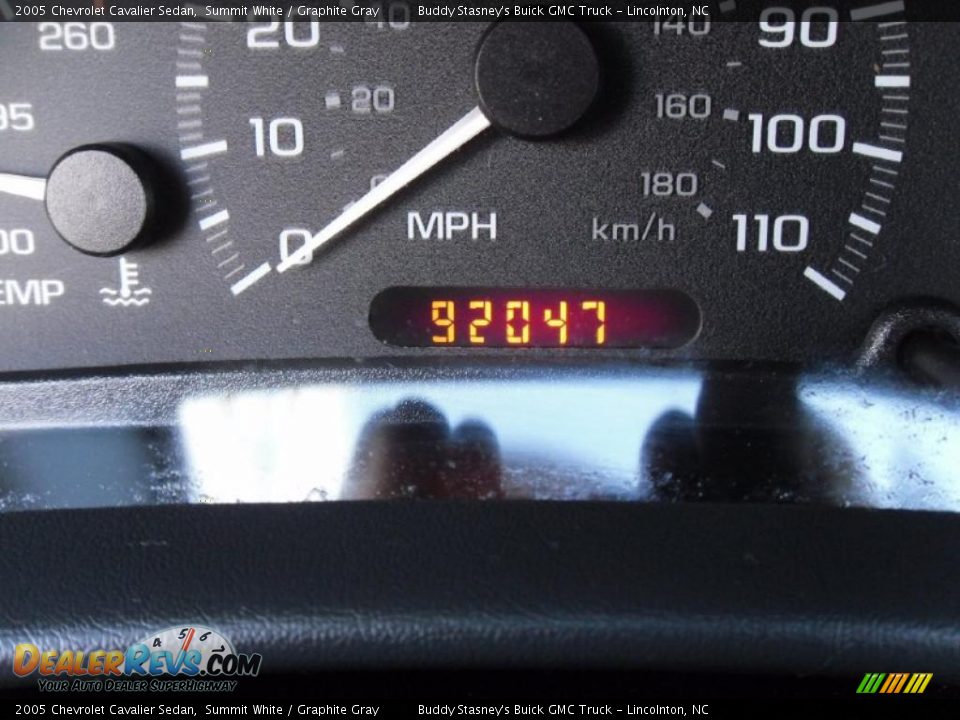 2005 Chevrolet Cavalier Sedan Summit White / Graphite Gray Photo #24