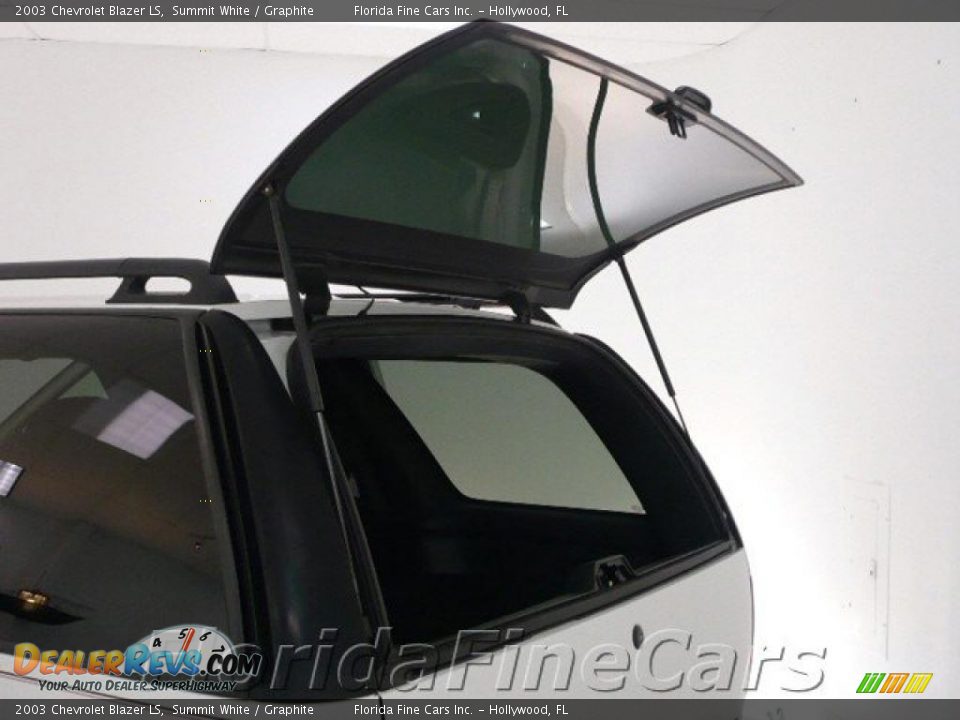 2003 Chevrolet Blazer LS Summit White / Graphite Photo #11