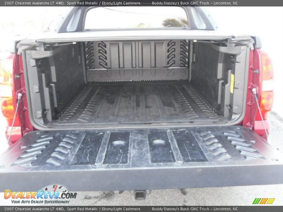 2007 Chevrolet Avalanche LT 4WD Sport Red Metallic / Ebony/Light Cashmere Photo #4