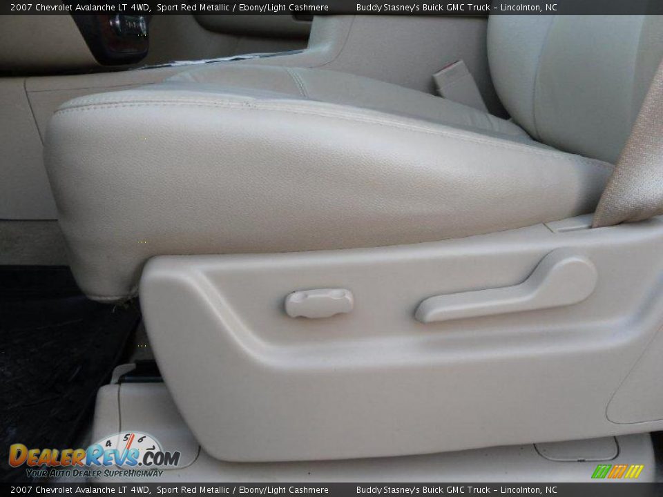 2007 Chevrolet Avalanche LT 4WD Sport Red Metallic / Ebony/Light Cashmere Photo #10
