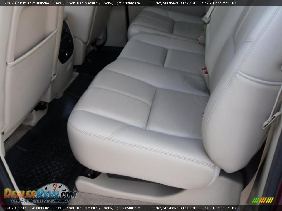 2007 Chevrolet Avalanche LT 4WD Sport Red Metallic / Ebony/Light Cashmere Photo #12