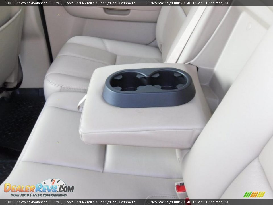 2007 Chevrolet Avalanche LT 4WD Sport Red Metallic / Ebony/Light Cashmere Photo #13