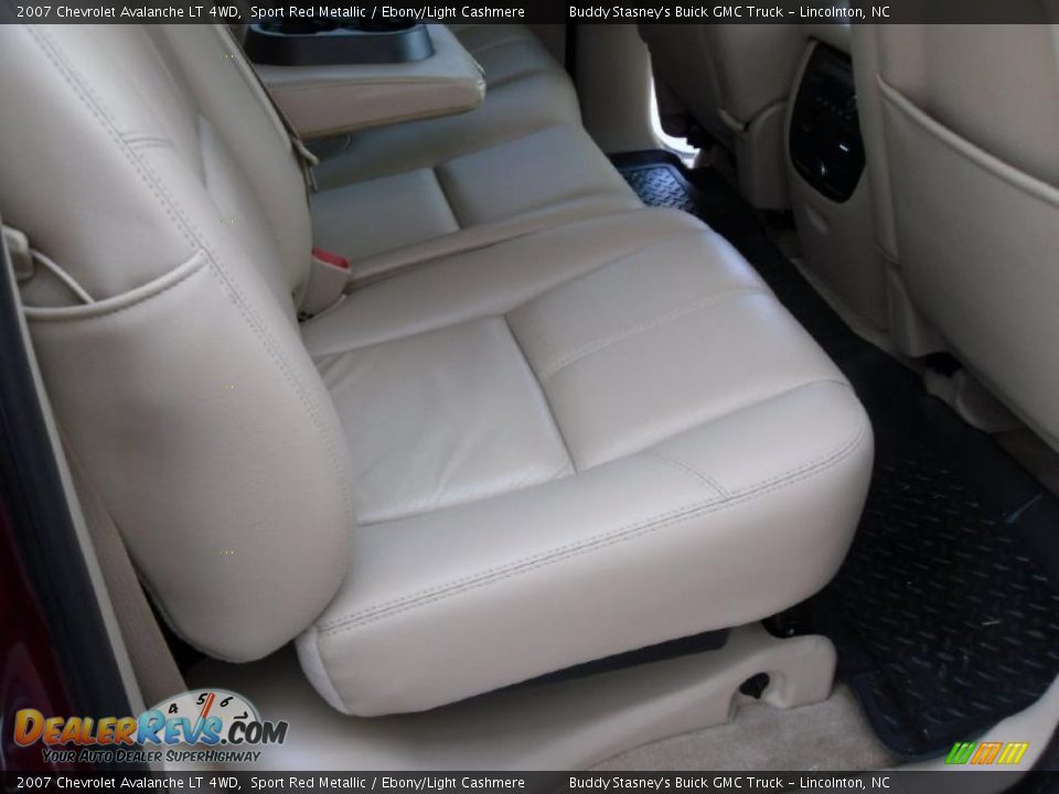 2007 Chevrolet Avalanche LT 4WD Sport Red Metallic / Ebony/Light Cashmere Photo #15