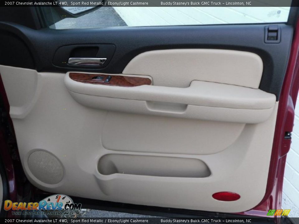 2007 Chevrolet Avalanche LT 4WD Sport Red Metallic / Ebony/Light Cashmere Photo #18