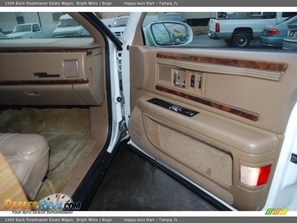 1996 Buick Roadmaster Estate Wagon Bright White / Beige Photo #16