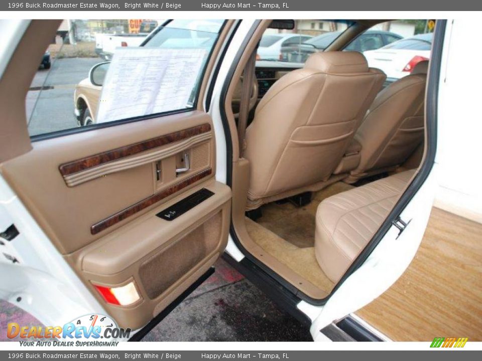 1996 Buick Roadmaster Estate Wagon Bright White / Beige Photo #22