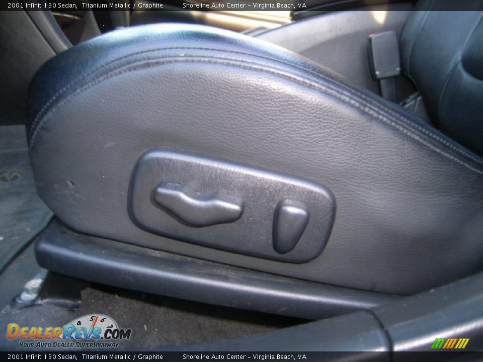 2001 Infiniti I 30 Sedan Titanium Metallic / Graphite Photo #15