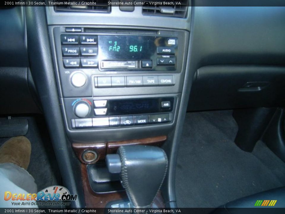 2001 Infiniti I 30 Sedan Titanium Metallic / Graphite Photo #16