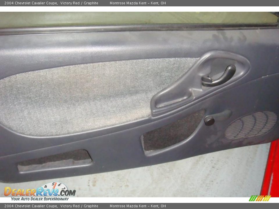 2004 Chevrolet Cavalier Coupe Victory Red / Graphite Photo #15