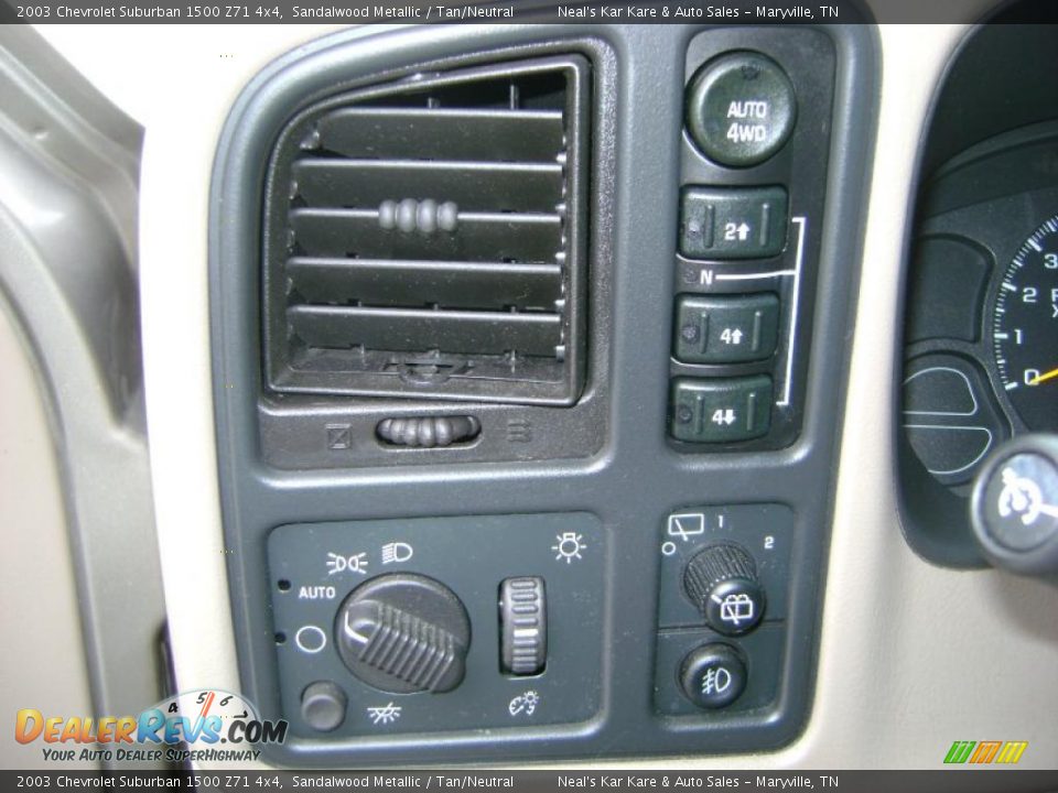 2003 Chevrolet Suburban 1500 Z71 4x4 Sandalwood Metallic / Tan/Neutral Photo #10