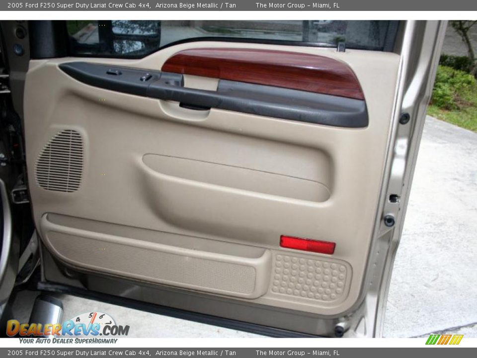 2005 Ford F250 Super Duty Lariat Crew Cab 4x4 Arizona Beige Metallic / Tan Photo #28