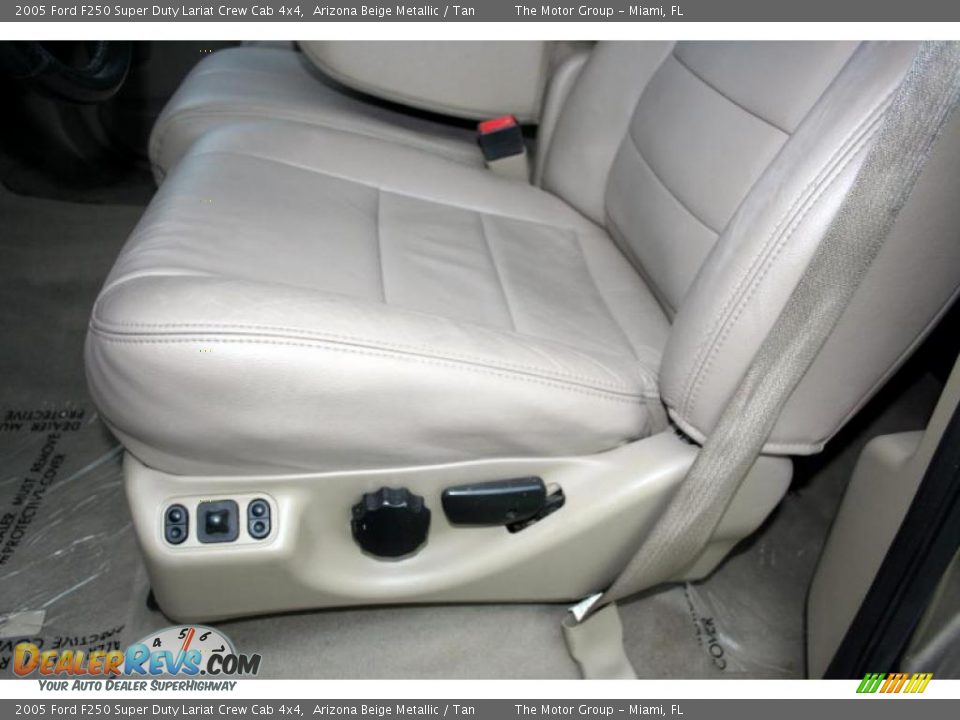 2005 Ford F250 Super Duty Lariat Crew Cab 4x4 Arizona Beige Metallic / Tan Photo #33