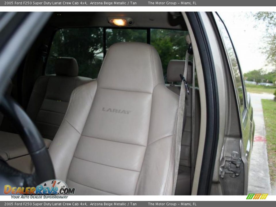 2005 Ford F250 Super Duty Lariat Crew Cab 4x4 Arizona Beige Metallic / Tan Photo #35