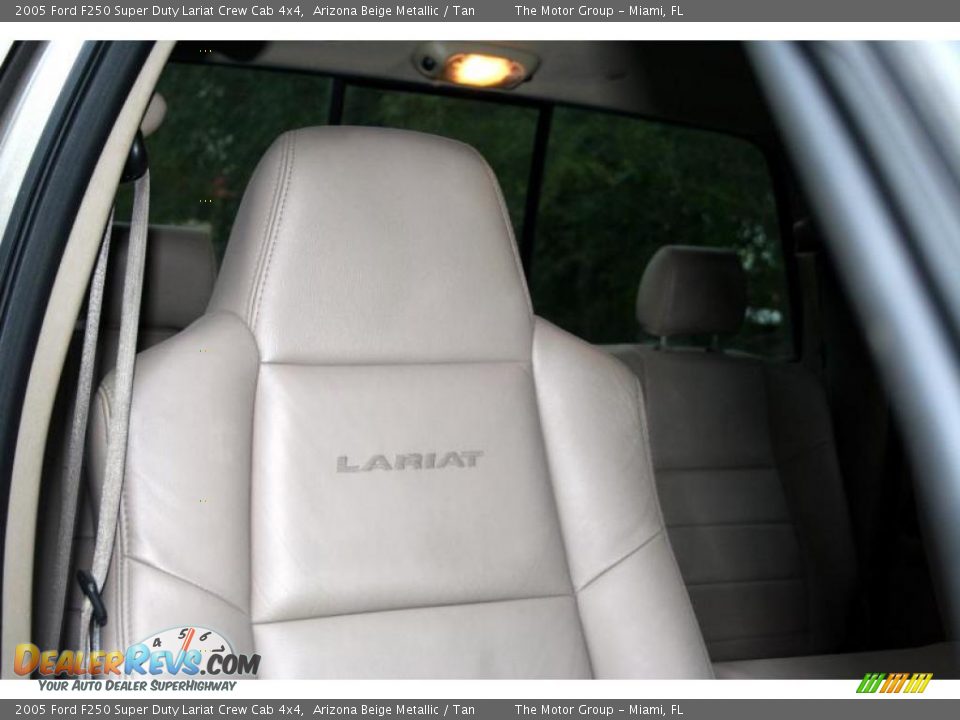 2005 Ford F250 Super Duty Lariat Crew Cab 4x4 Arizona Beige Metallic / Tan Photo #36