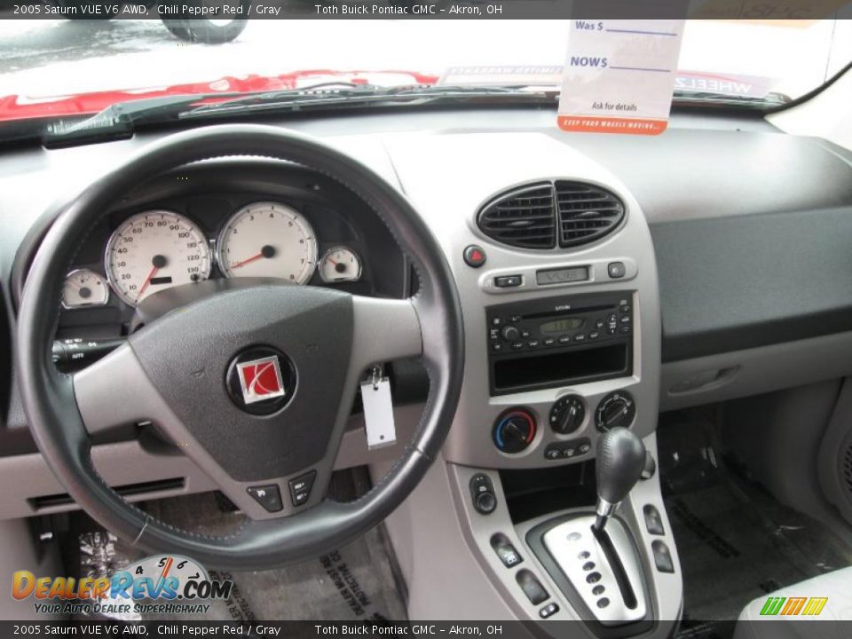 2005 Saturn VUE V6 AWD Chili Pepper Red / Gray Photo #9