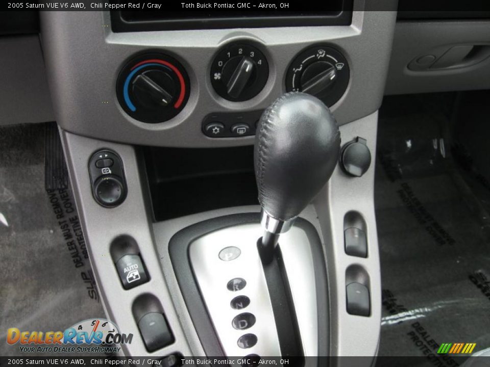 2005 Saturn VUE V6 AWD Chili Pepper Red / Gray Photo #13