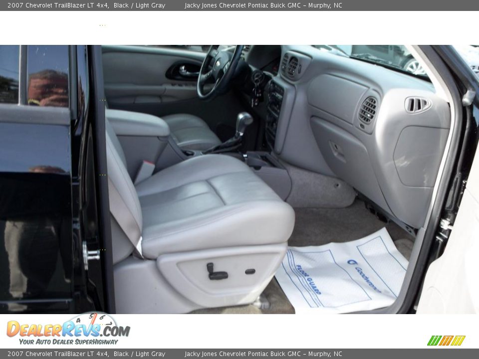2007 Chevrolet TrailBlazer LT 4x4 Black / Light Gray Photo #8