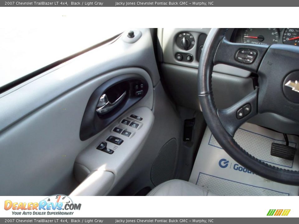 2007 Chevrolet TrailBlazer LT 4x4 Black / Light Gray Photo #9